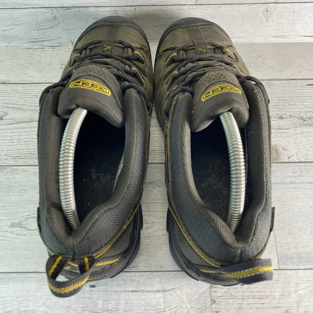 KEEN Boots Targhee 2 Mens 8.5 Cascade Brown Mid Waterproof Trail Hiking Mountain
